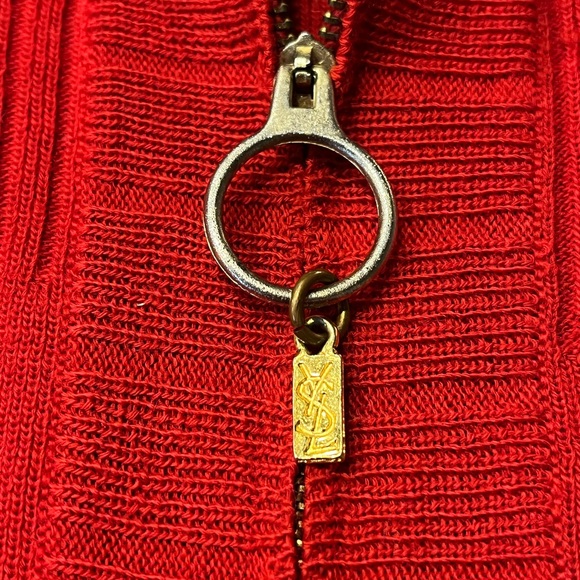 Chic Red Ribbed Jacket - Picture 2 of 10